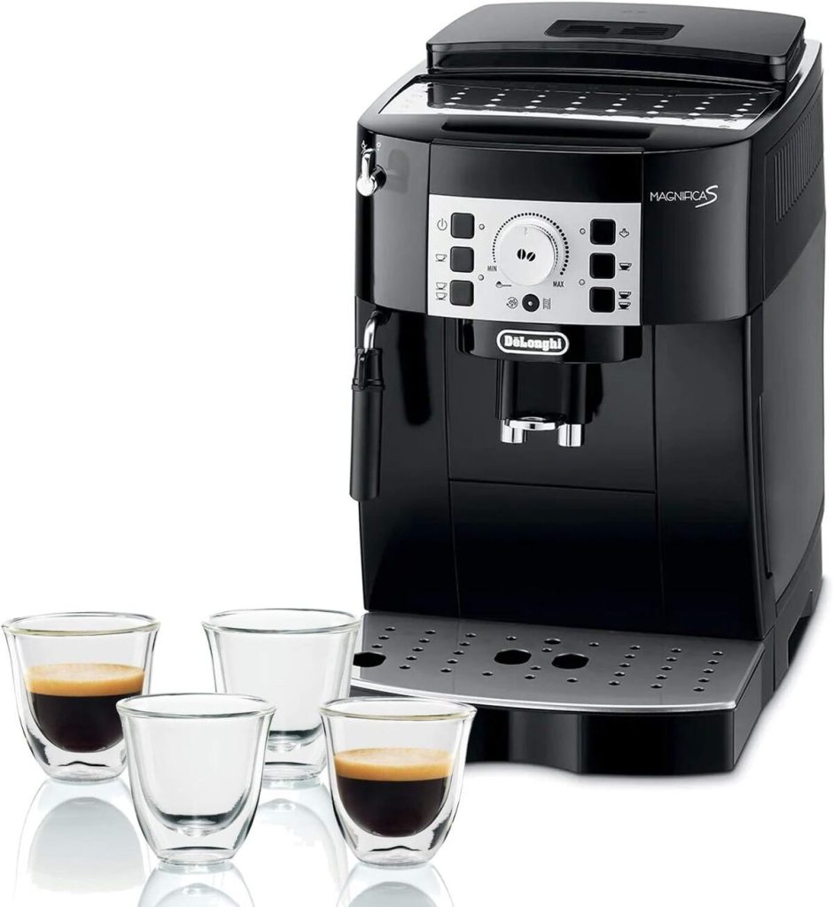 Test De'Longhi Magnifica S : machine expresso ECAM22.110.B avec tasses