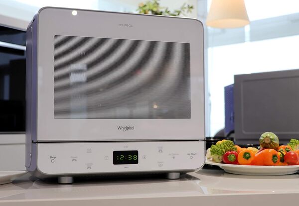 Whirlpool Max 39 WSL - Four à micro-ondes et grill, 13 litres, argenté, avec cuit-vapeur, grille haute, assiette avec poignée amovible pour fonction Crisp, silencieux (0 décibel), en acier, blanc [Classe énergétique A]