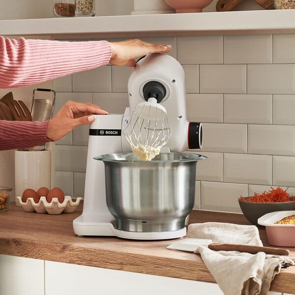 Bosch électroménager MUMS2EW40, Robot de Cuisine, avec Une Puissance 700 Watts, Set de pâtisserie, Hachoir à Viande, Presse-Agrumes, mixeur en Plastique, broyeur continu à 3 disques, Blanc