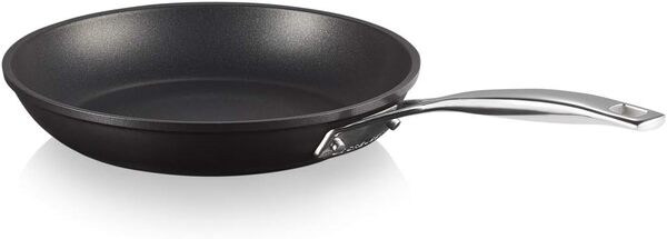 Le Creuset Poêle Anti-Adhérente en Aluminium Forgé, 24 cm, Anthracite/Argenté,51112240010002