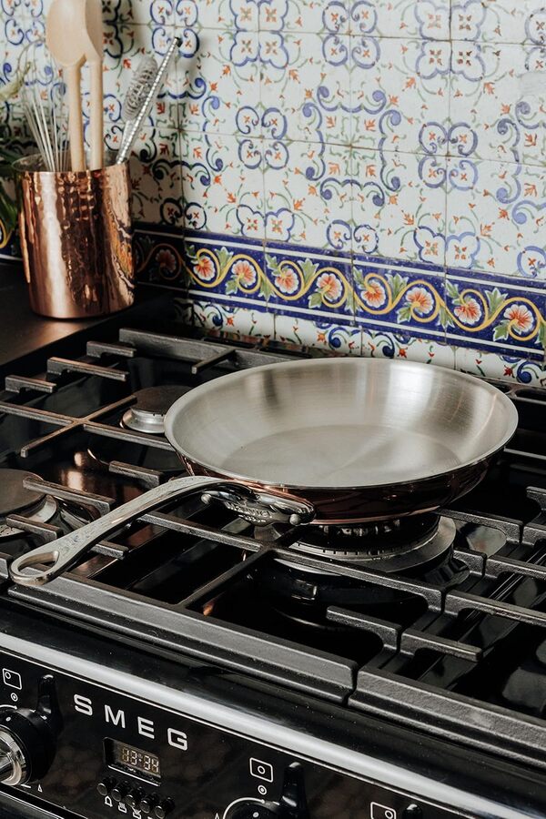 Mauviel M'6S Poêle à frire 6 plis Cuivre poli & Inox Poignées Fonte Inox 11,8