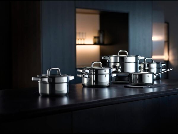 WMF Compact Cuisine Lot de 5 casseroles à induction avec couvercle en verre Cromargan en acier inoxydable poli Cromargan Non revêtu Graduation intérieure
