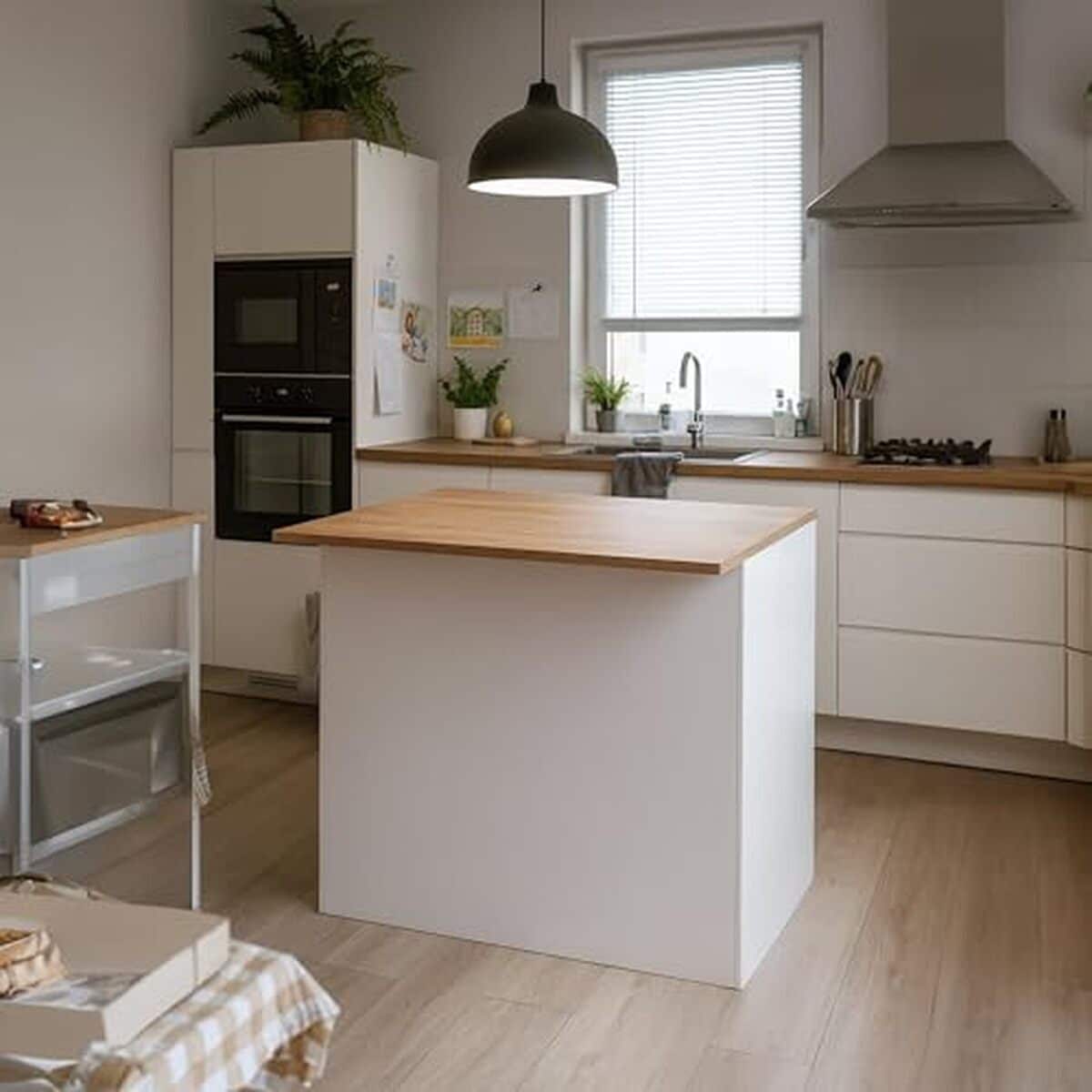 Test de l'îlot de cuisine Dmora Emmanuel : armoire polyvalente made in Italy