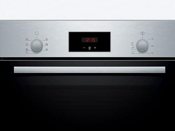 Découvrez notre test en profondeur du four Bosch HBF133BR0 : performances, fonctionnalités et avis sur l'air chaud 3D pour cuisiner avec succès.