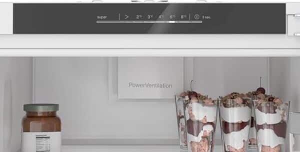 Découvrez notre test complet du réfrigérateur encastrable Bosch KIR81VFE0, avec une capacité de 310 L. Analyse de ses performances, design et efficacité énergétique.